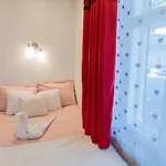 The Pink House With Private Garden