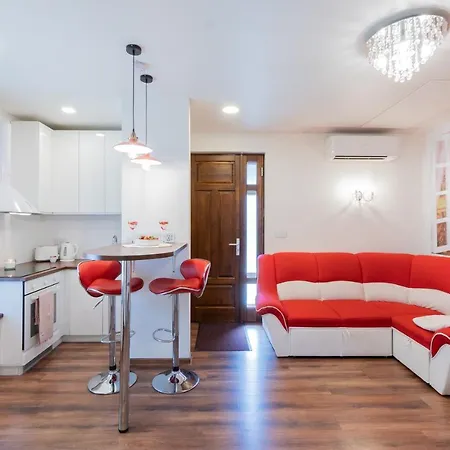 The Pink House With Private Garden * 페르누