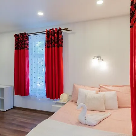 Apartmán The Pink House With Private Garden *