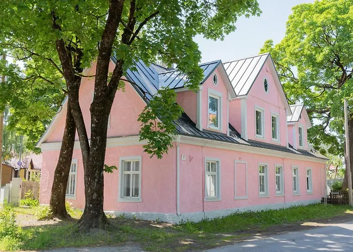 The Pink House With Private Garden Apartment