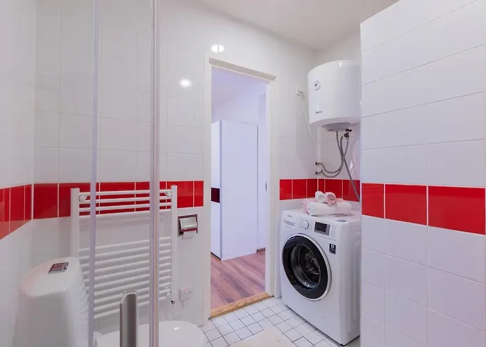 The Pink House With Private Garden 아파트 페르누