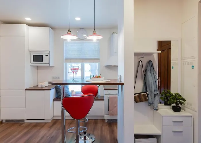 Apartment The Pink House With Private Garden *