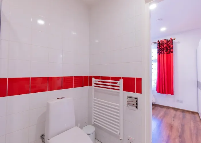 The Pink House With Private Garden * 페르누