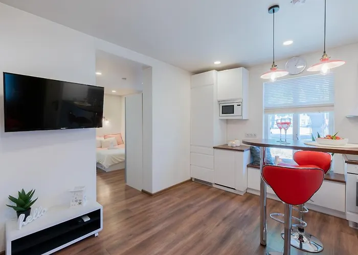 The Pink House With Private Garden Apartment