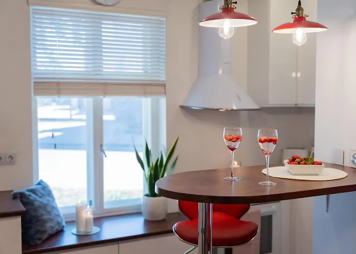 The Pink House With Private Garden Apartment *