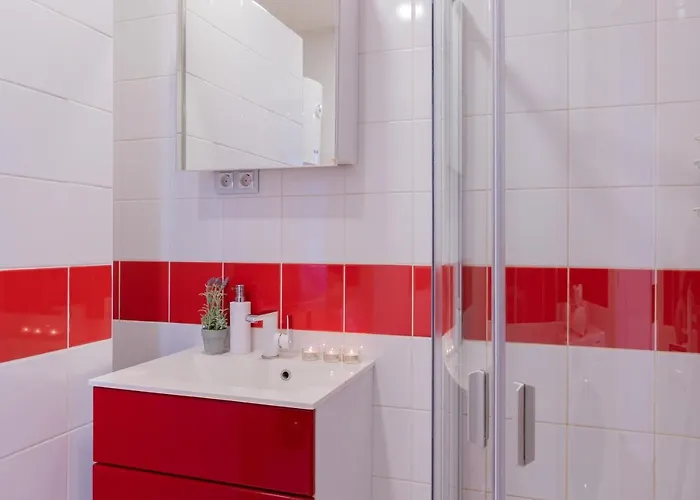 아파트 The Pink House With Private Garden *