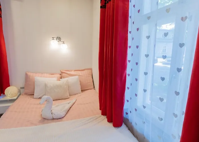 The Pink House With Private Garden