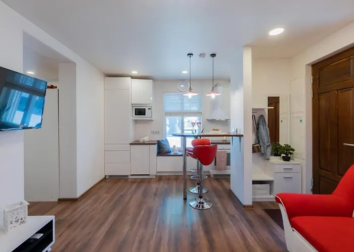 The Pink House With Private Garden