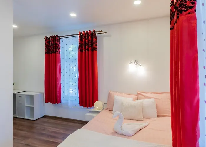 Apartment The Pink House With Private Garden *