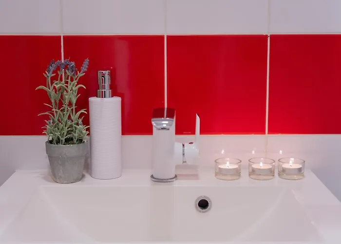 The Pink House With Private Garden * 페르누